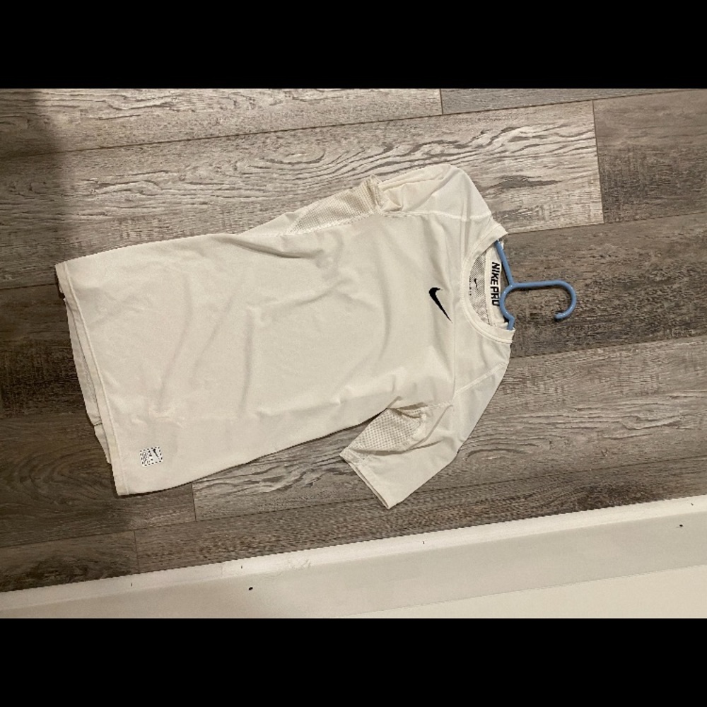 7 nike dry fit shirts. SIZES MEDIUM-LARGE